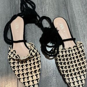 Zara Women's Black and Cream Espadrilles